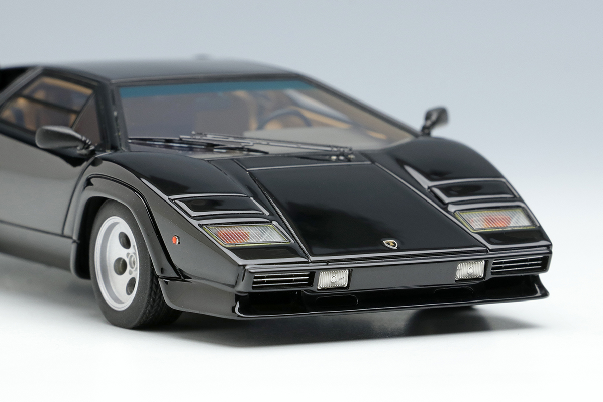 Make Up Co., Ltd. / Lamborghini Countach LP5000 QV 1985