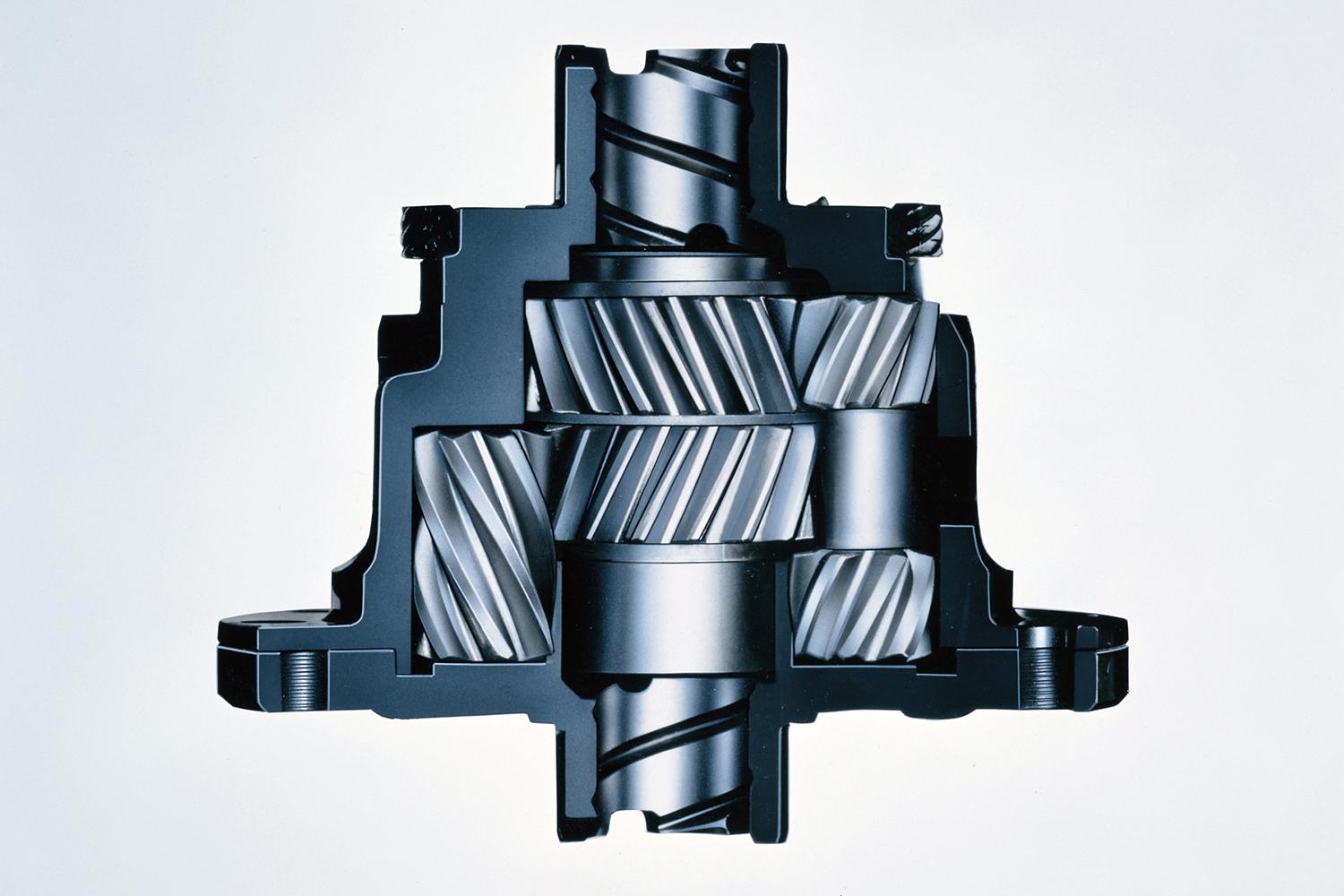 スポーツカー以外は不必要？ トルセンとかヘリカルとか謎の用語が