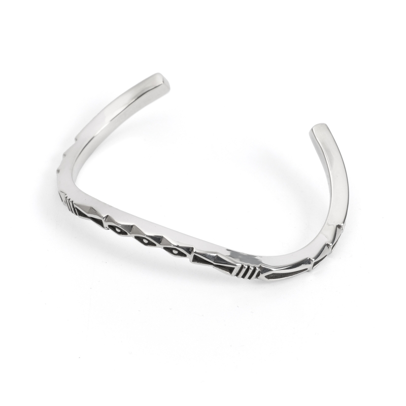 128mm ジェニファーカーティス スクエア ウェイブバングル｜マライカ