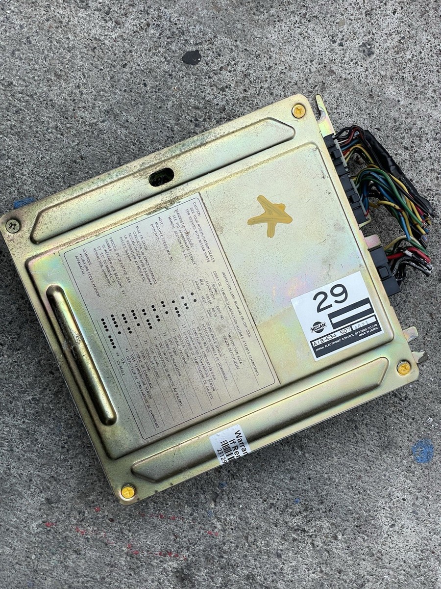 1984-1985 NISSAN 300ZX ENGINE COMPUTER MODULE ECU ECM PCM | A18