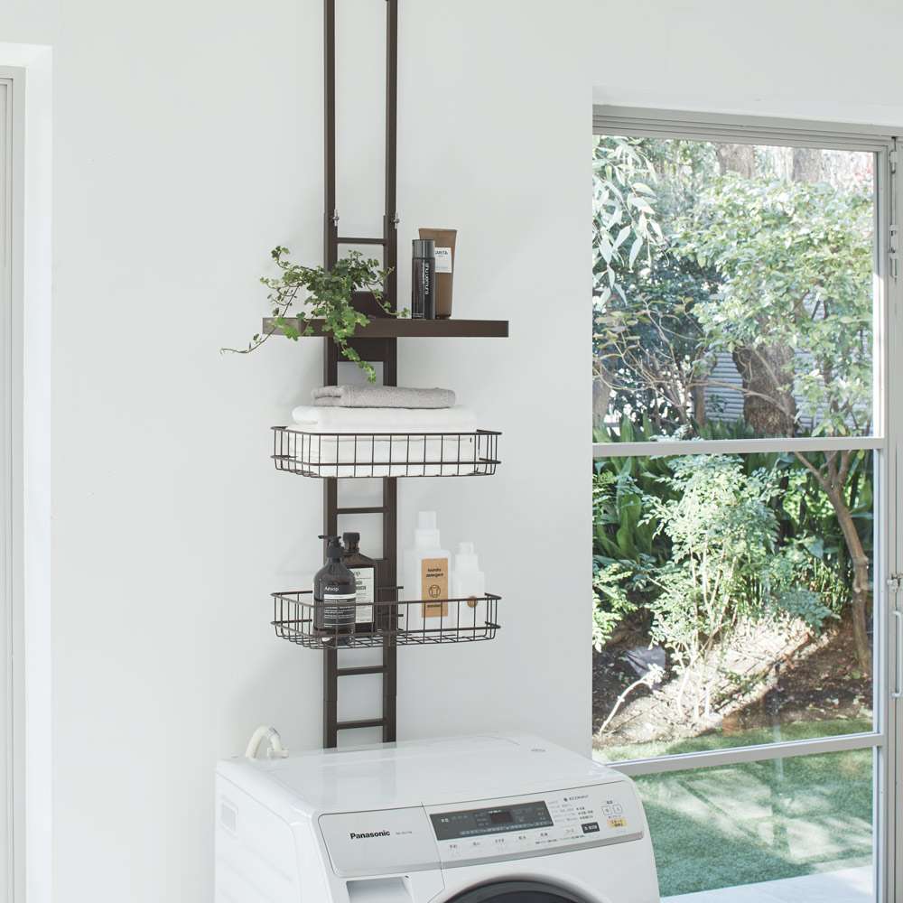 1本脚ですっきり置けるモダンランドリーラック トレー棚1カゴ2個 幅