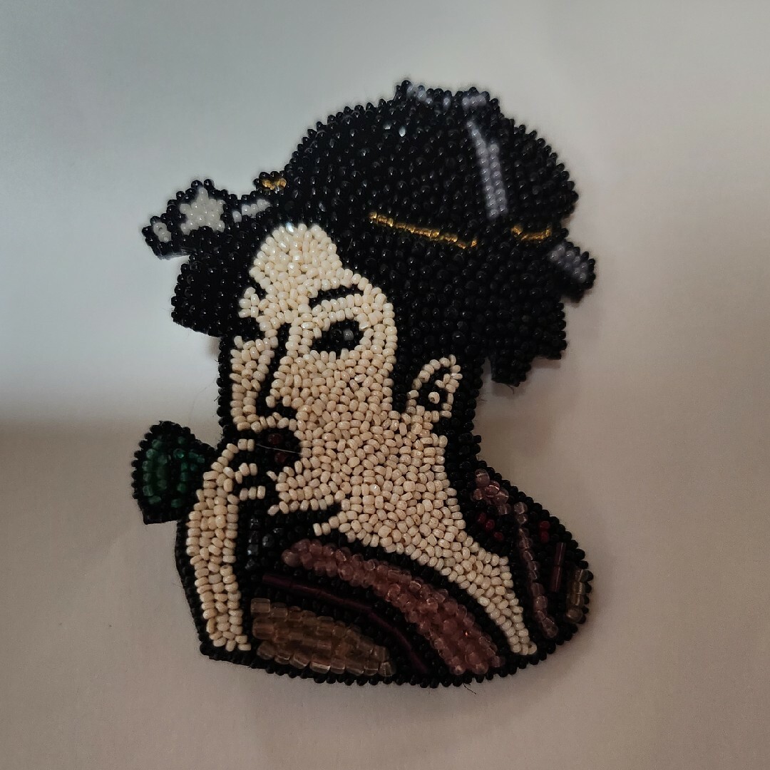 メゾン・デ・ペルル】小林モー子 ビーズブローチ ポッペンを吹く娘