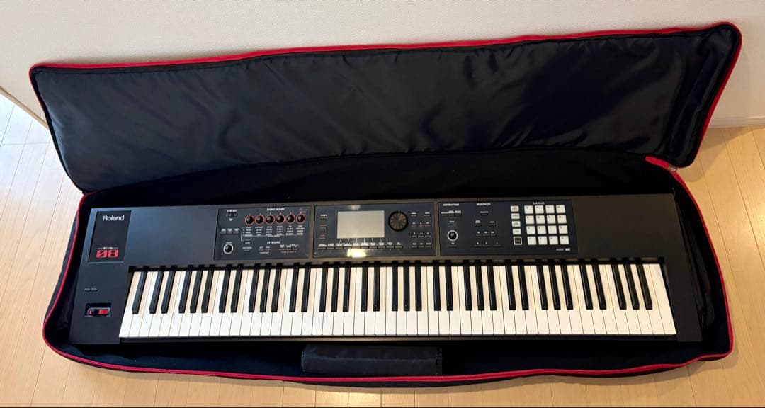 送料込み】Roland FA-08 シンセサイザー 88鍵、専用ソフトケース付の