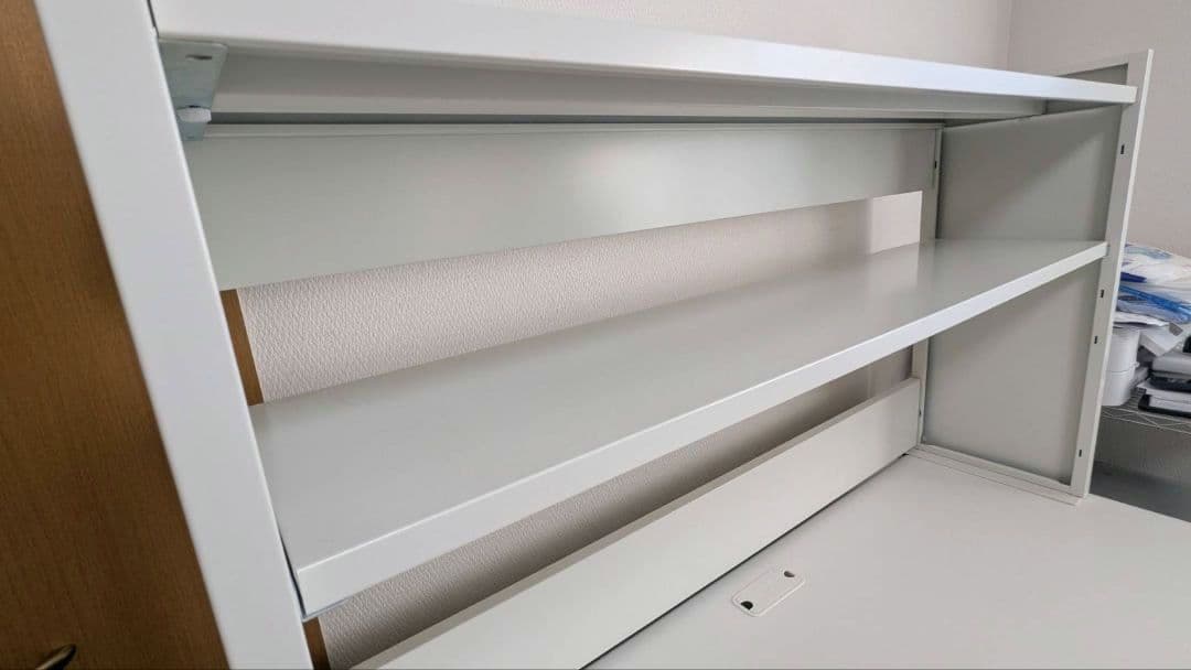 PLUS オフィスデスク　勉強机　パソコンデスク　 幅140cm　机上ラック付き